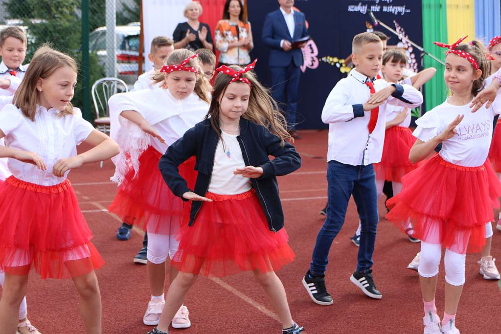 Rozpoczęcie roku szkolnego w SP 5 [01.09.2022] - zdjęcie #25 - eOstroleka.pl