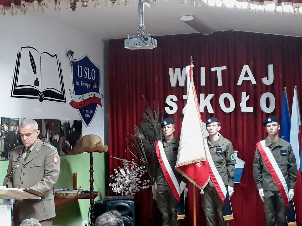 Rozpoczęcie roku szkolnego w II SLO w Ostrołęce [01.09.2022] - zdjęcie #6 - eOstroleka.pl