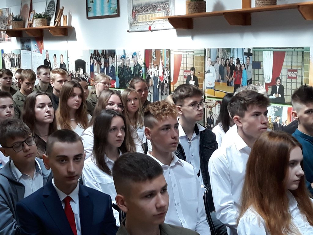 Rozpoczęcie roku szkolnego w II SLO w Ostrołęce [01.09.2022] - zdjęcie #5 - eOstroleka.pl