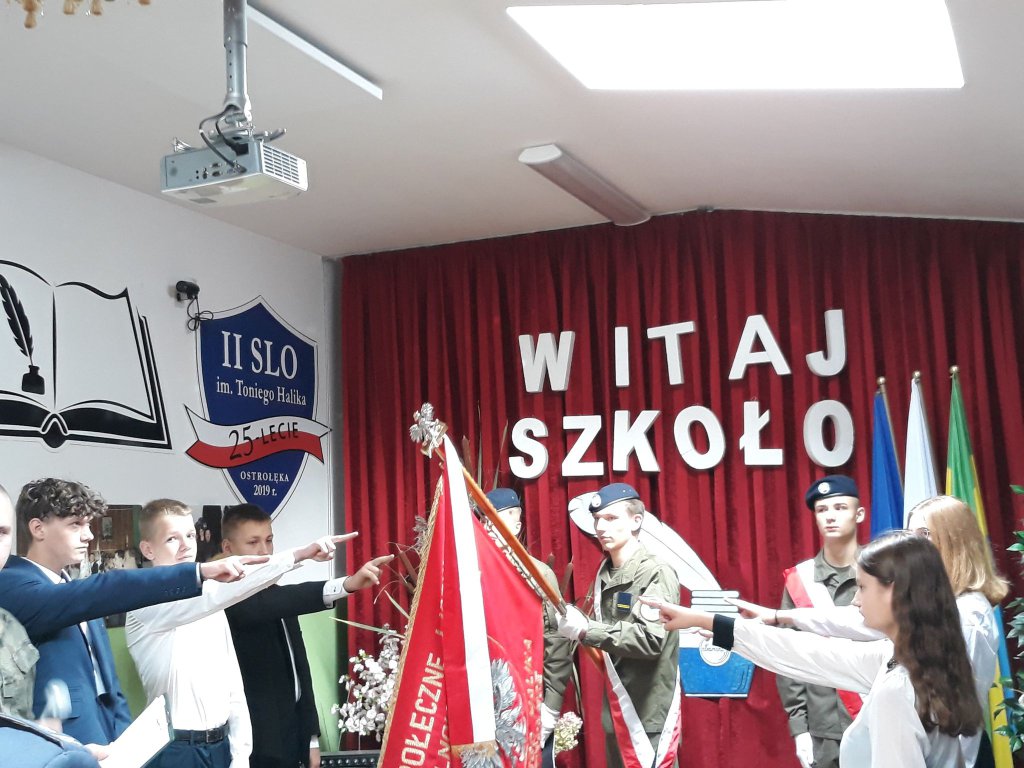 Rozpoczęcie roku szkolnego w II SLO w Ostrołęce [01.09.2022] - zdjęcie #4 - eOstroleka.pl