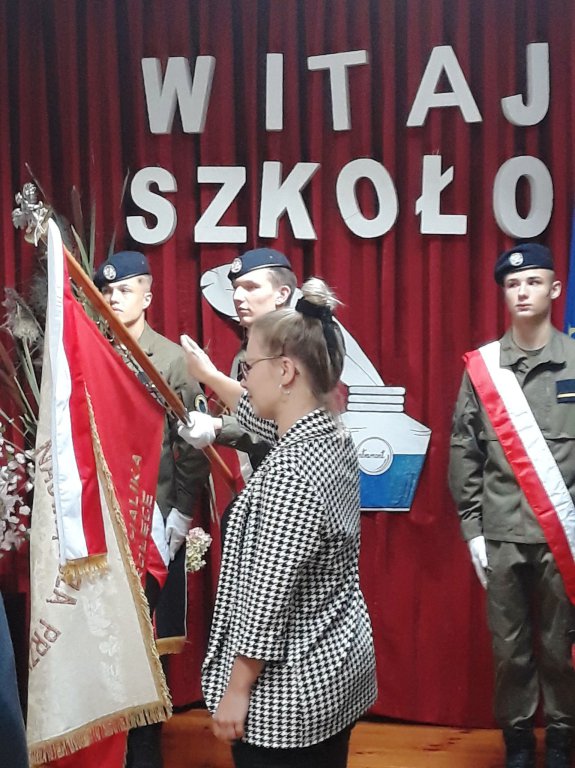 Rozpoczęcie roku szkolnego w II SLO w Ostrołęce [01.09.2022] - zdjęcie #1 - eOstroleka.pl