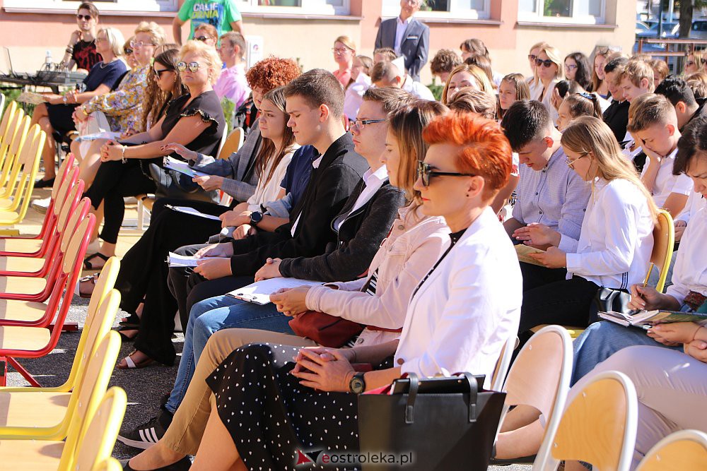Narodowe Czytanie w Szkole Podstawowej nr 5 {02.09.2022] - zdjęcie #59 - eOstroleka.pl