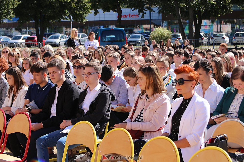 Narodowe Czytanie w Szkole Podstawowej nr 5 {02.09.2022] - zdjęcie #58 - eOstroleka.pl