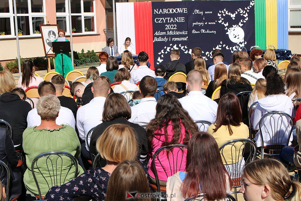 Narodowe Czytanie w Szkole Podstawowej nr 5 {02.09.2022] - zdjęcie #24 - eOstroleka.pl