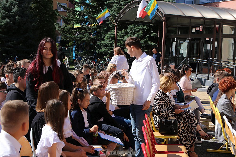 Narodowe Czytanie w Szkole Podstawowej nr 5 {02.09.2022] - zdjęcie #28 - eOstroleka.pl
