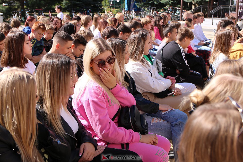 Narodowe Czytanie w Szkole Podstawowej nr 5 {02.09.2022] - zdjęcie #36 - eOstroleka.pl