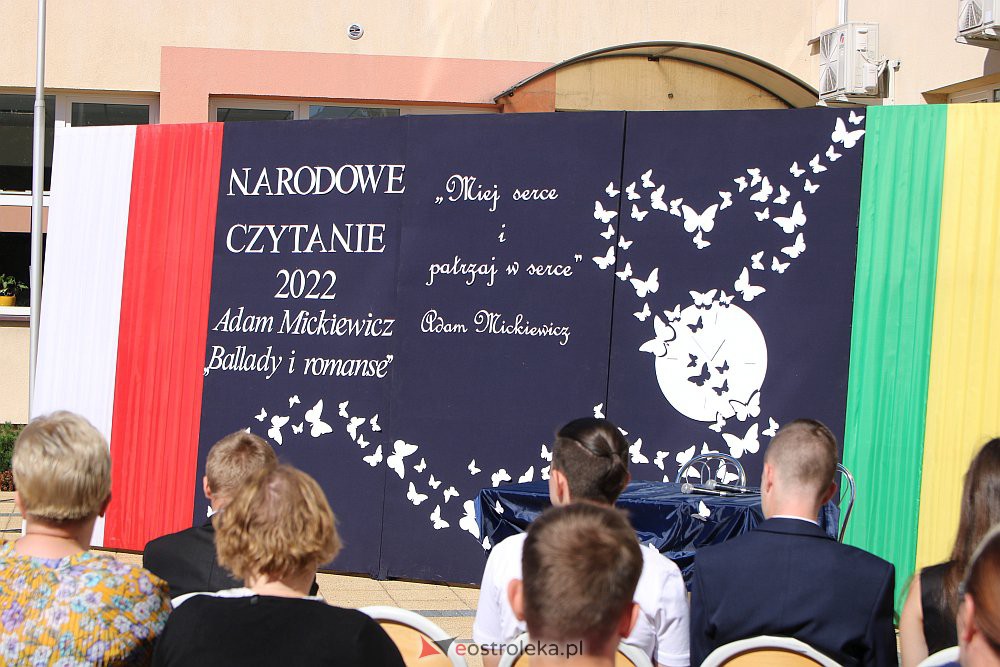 Narodowe Czytanie w Szkole Podstawowej nr 5 {02.09.2022] - zdjęcie #29 - eOstroleka.pl