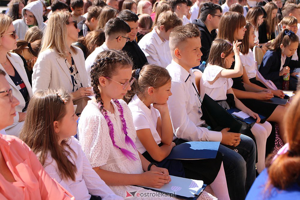 Narodowe Czytanie w Szkole Podstawowej nr 5 {02.09.2022] - zdjęcie #25 - eOstroleka.pl