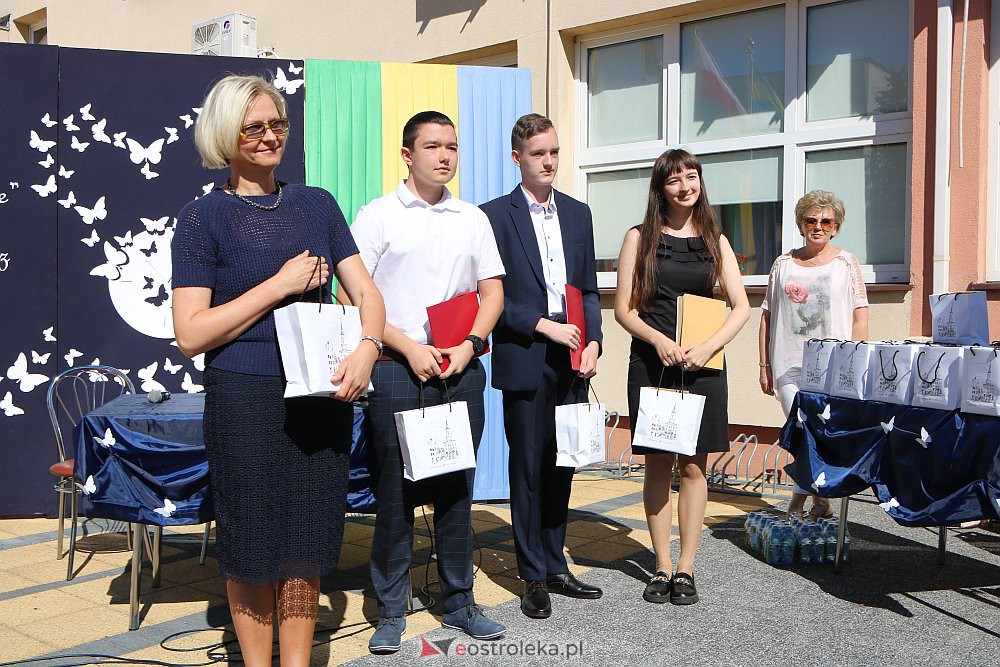 Narodowe Czytanie w Szkole Podstawowej nr 5 {02.09.2022] - zdjęcie #17 - eOstroleka.pl