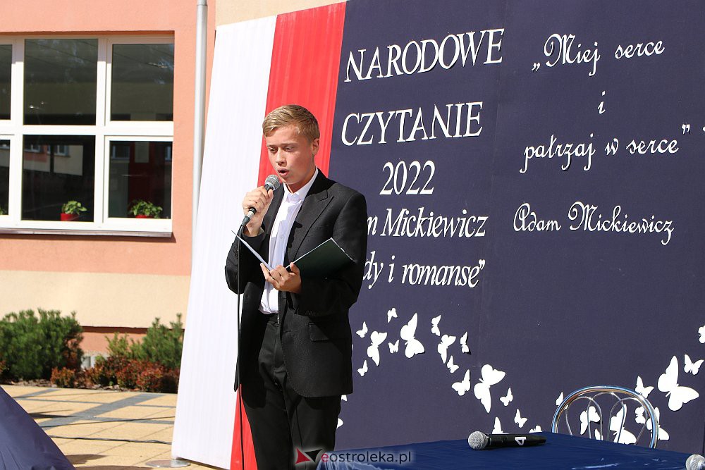 Narodowe Czytanie w Szkole Podstawowej nr 5 {02.09.2022] - zdjęcie #4 - eOstroleka.pl