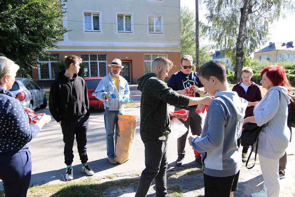 Sprzątanie parku na osiedlu Wojciechowice [03.09.2022] - zdjęcie #16 - eOstroleka.pl