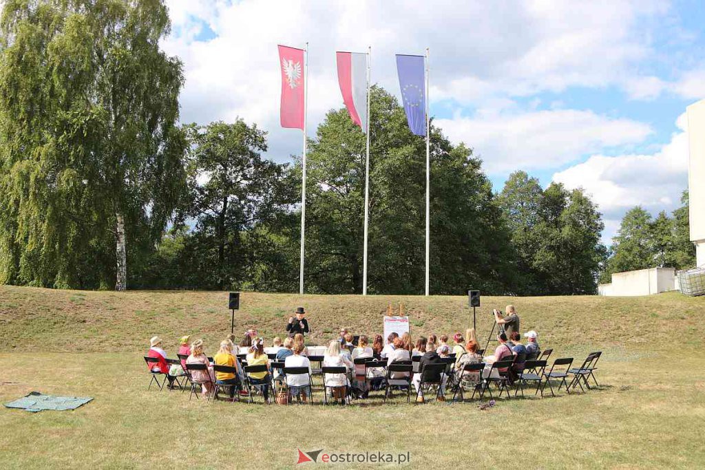 Piknik literacki na Fortach Bema i 11. edycja akcji Narodowe Czytanie w Ostrołęce [03.09.2022] - zdjęcie #2 - eOstroleka.pl