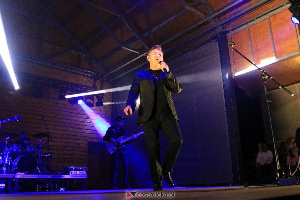 Zenek Martyniuk gwiazdą Niedzieli Kadzidlańskiej. Pod sceną tłumy i prawdziwe szaleństwo [04.09.2022] - zdjęcie #43 - eOstroleka.pl