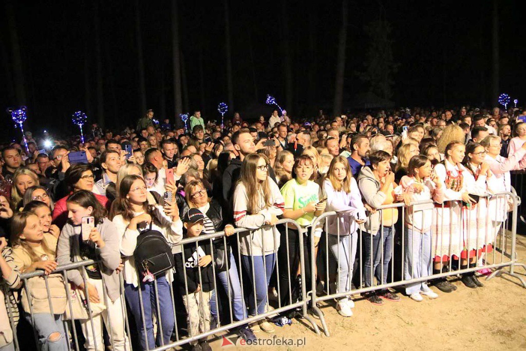 Zenek Martyniuk gwiazdą Niedzieli Kadzidlańskiej. Pod sceną tłumy i prawdziwe szaleństwo [04.09.2022] - zdjęcie #37 - eOstroleka.pl