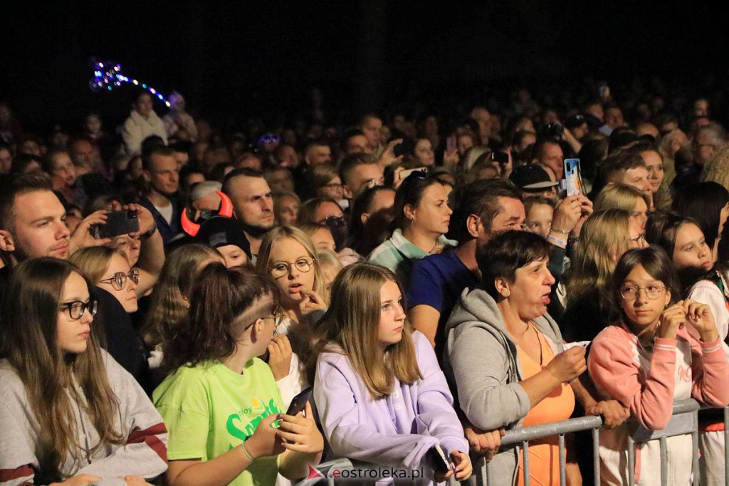 Zenek Martyniuk gwiazdą Niedzieli Kadzidlańskiej. Pod sceną tłumy i prawdziwe szaleństwo [04.09.2022] - zdjęcie #35 - eOstroleka.pl