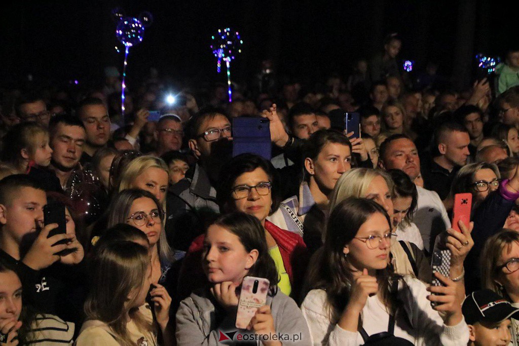 Zenek Martyniuk gwiazdą Niedzieli Kadzidlańskiej. Pod sceną tłumy i prawdziwe szaleństwo [04.09.2022] - zdjęcie #34 - eOstroleka.pl