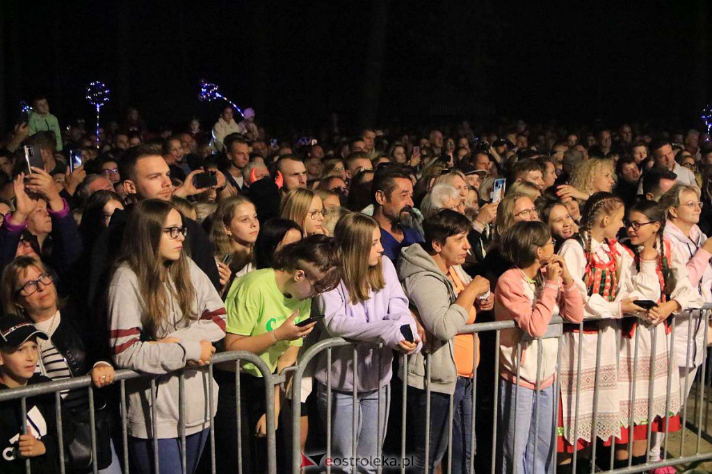 Zenek Martyniuk gwiazdą Niedzieli Kadzidlańskiej. Pod sceną tłumy i prawdziwe szaleństwo [04.09.2022] - zdjęcie #33 - eOstroleka.pl
