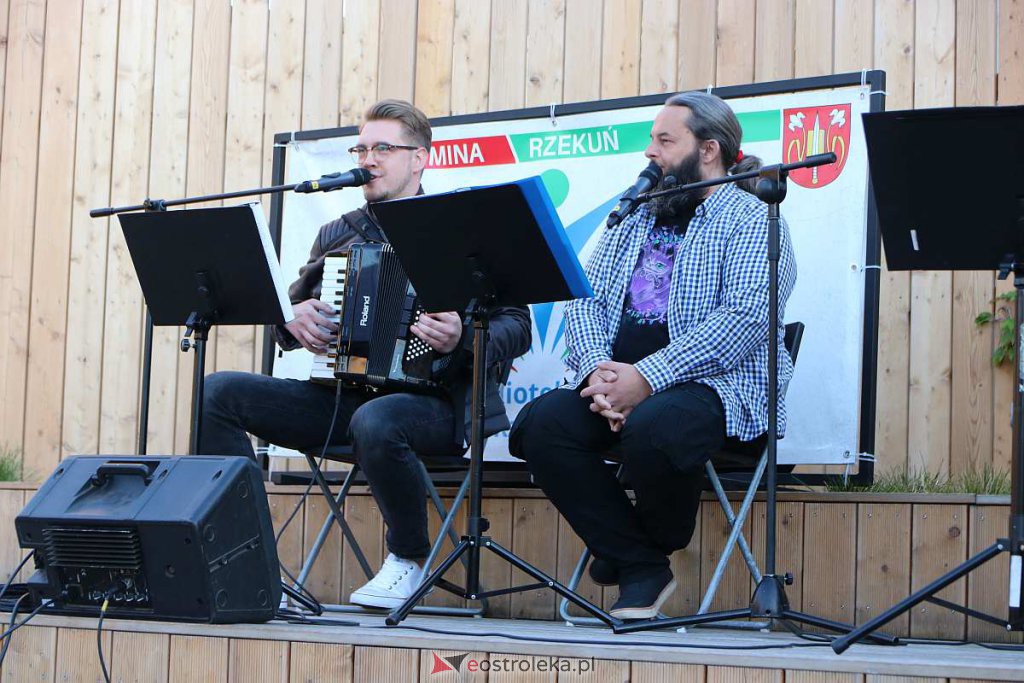 Muzyczne lato w tężni. Tym razem Grupa Nie Oni Jedni [04.09.2022] - zdjęcie #2 - eOstroleka.pl