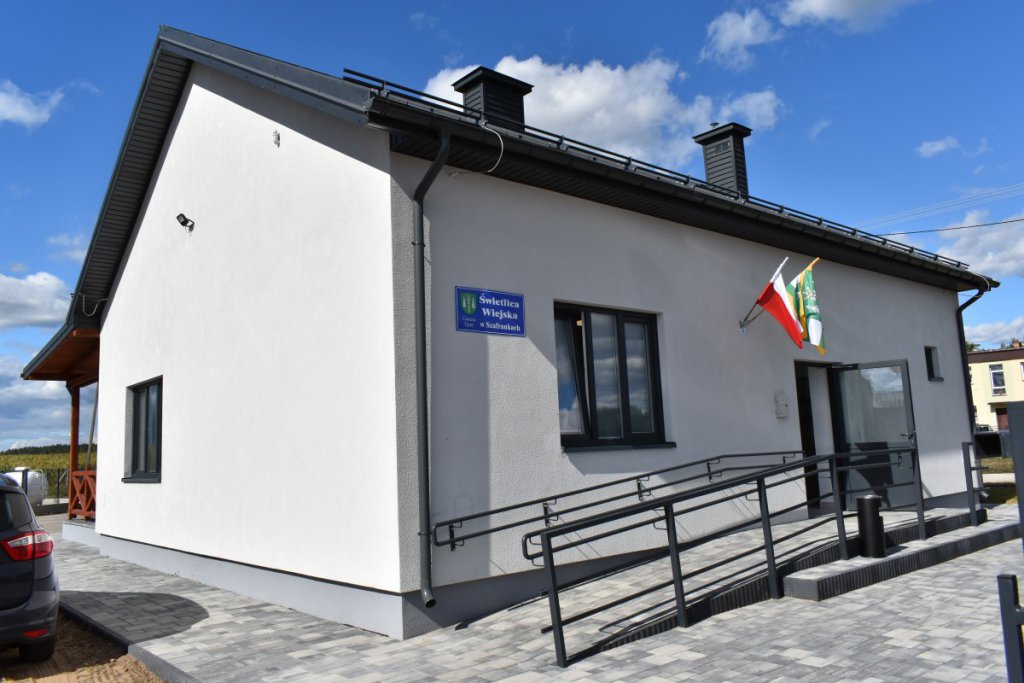 W Szafrankach mają własne miejsce do sołeckich spotkań i zabaw. Nowa świetlica wiejska oficjalnie otwarta! [06.09.2022] - zdjęcie #1 - eOstroleka.pl
