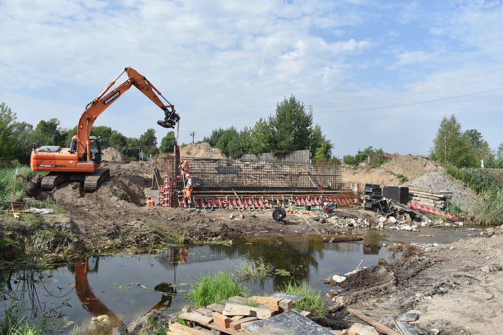 Trwa rozbudowa mostu na Orzu [08.09.2022] - zdjęcie #3 - eOstroleka.pl