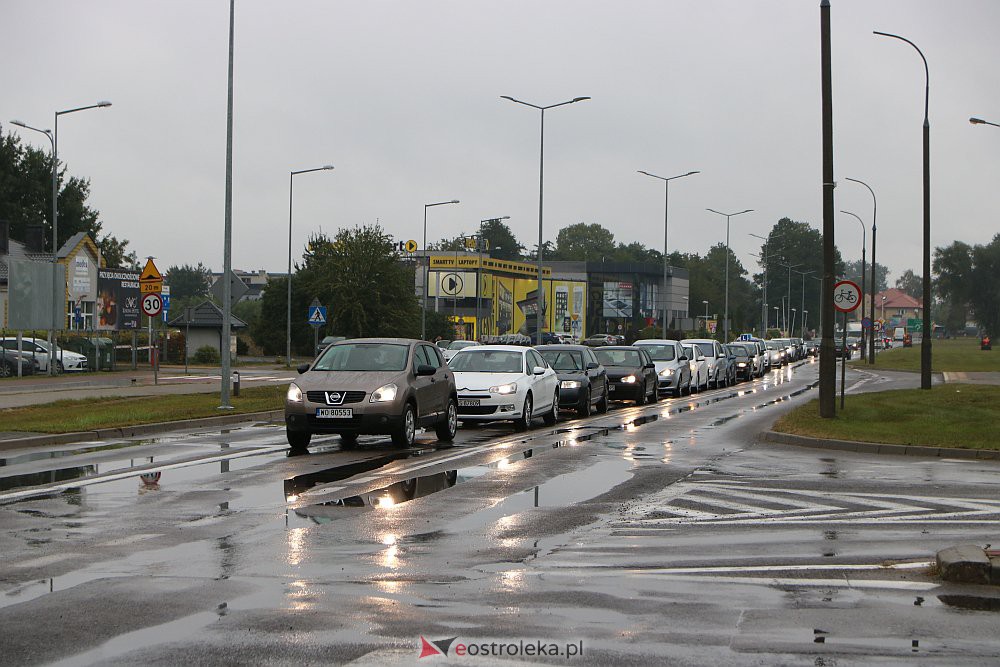 Uwaga kierowcy! Rondo Zbawiciela Świata całkowicie nieprzejezdne [09.09.2022] - zdjęcie #5 - eOstroleka.pl