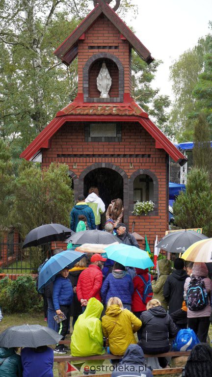 Odpust św. Anny. Pielgrzymka z Ostrołęki do Dąbrówki [11.09.2022] - zdjęcie #5 - eOstroleka.pl