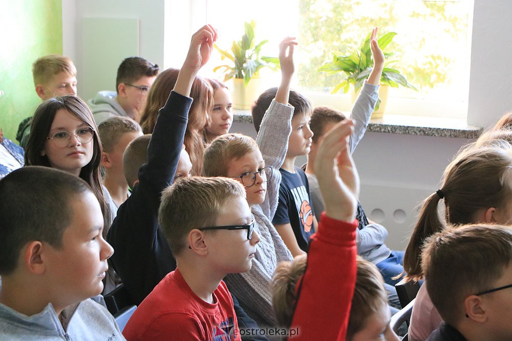Spotkanie z Sybirakami w Szkole Podstawowej w Ołdakach [15.09.2022] - zdjęcie #8 - eOstroleka.pl