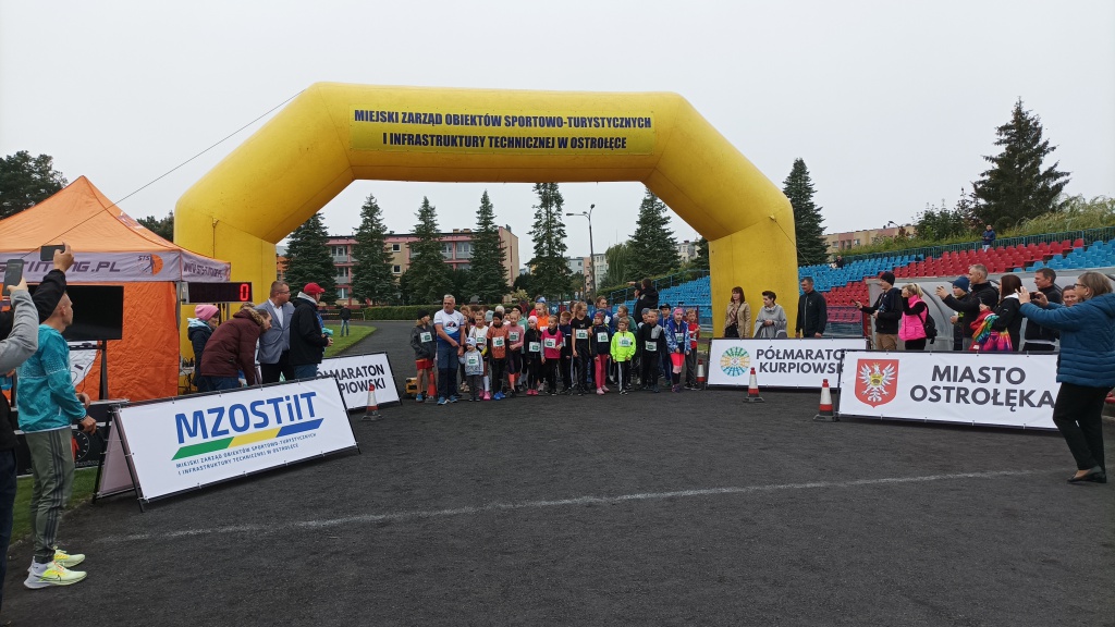 Półmaraton Kurpiowski: biegi dla dzieci [18.09.2022] - zdjęcie #57 - eOstroleka.pl