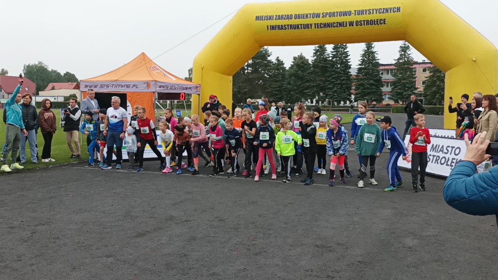 Półmaraton Kurpiowski: biegi dla dzieci [18.09.2022] - zdjęcie #55 - eOstroleka.pl