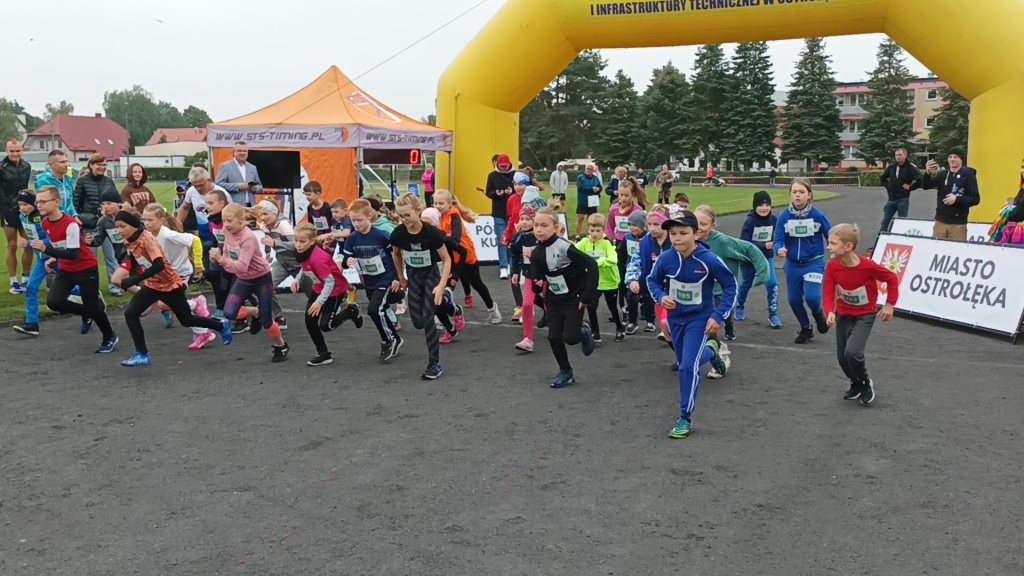 Półmaraton Kurpiowski: biegi dla dzieci [18.09.2022] - zdjęcie #53 - eOstroleka.pl