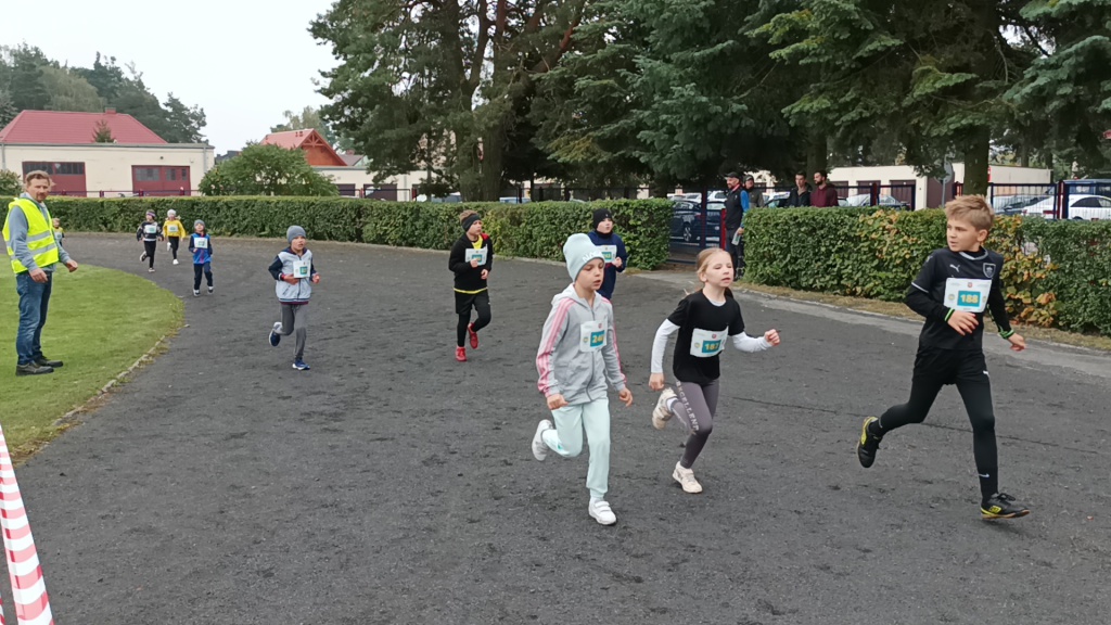 Półmaraton Kurpiowski: biegi dla dzieci [18.09.2022] - zdjęcie #26 - eOstroleka.pl