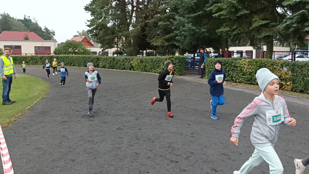 Półmaraton Kurpiowski: biegi dla dzieci [18.09.2022] - zdjęcie #25 - eOstroleka.pl