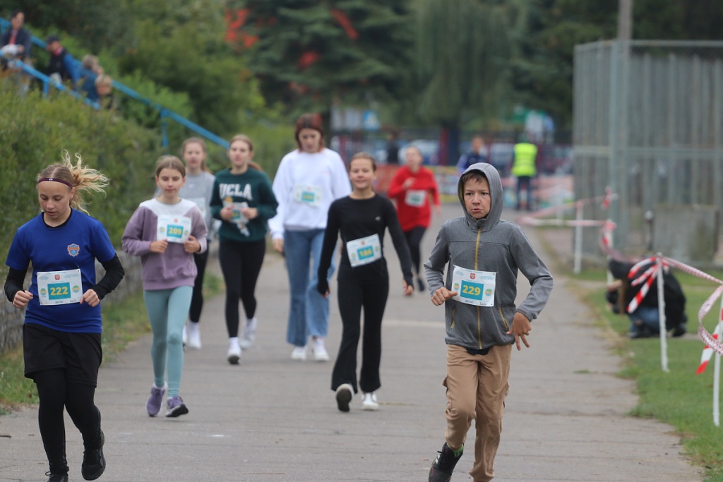 Półmaraton Kurpiowski: biegi dla dzieci [18.09.2022] - zdjęcie #86 - eOstroleka.pl