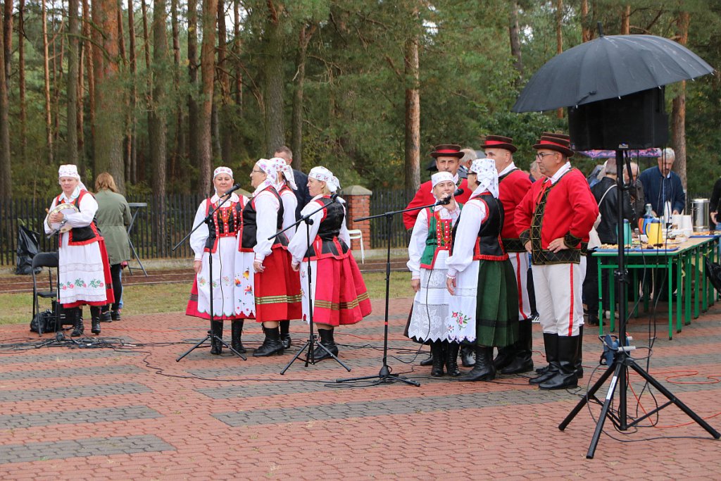 Festyn wiejski w Wachu. Zabawa trwała mimo przeciwności pogodowych [18.09.2022] - zdjęcie #1 - eOstroleka.pl
