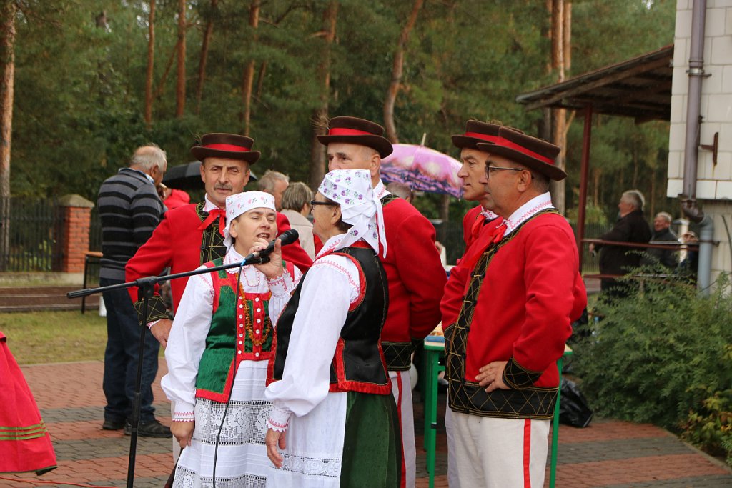 Festyn wiejski w Wachu. Zabawa trwała mimo przeciwności pogodowych [18.09.2022] - zdjęcie #2 - eOstroleka.pl