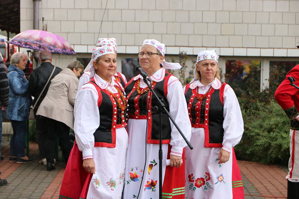 Festyn wiejski w Wachu. Zabawa trwała mimo przeciwności pogodowych [18.09.2022] - zdjęcie #4 - eOstroleka.pl