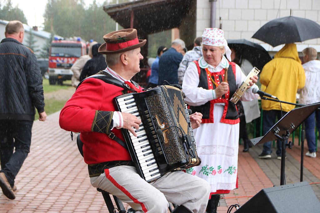 Festyn wiejski w Wachu. Zabawa trwała mimo przeciwności pogodowych [18.09.2022] - zdjęcie #27 - eOstroleka.pl