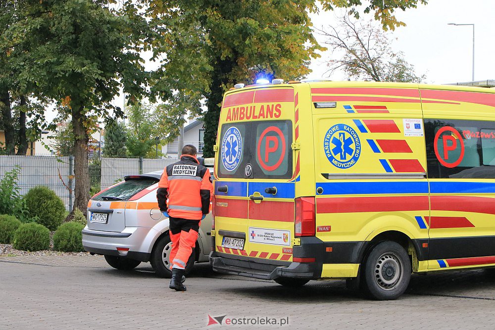Kraksa z udziałem radiowozu Straży Miejskiej [19.09.2022] - zdjęcie #14 - eOstroleka.pl