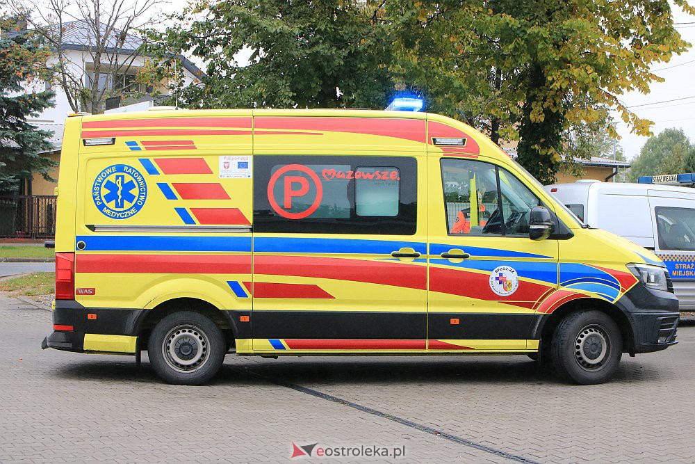 Kraksa z udziałem radiowozu Straży Miejskiej [19.09.2022] - zdjęcie #19 - eOstroleka.pl
