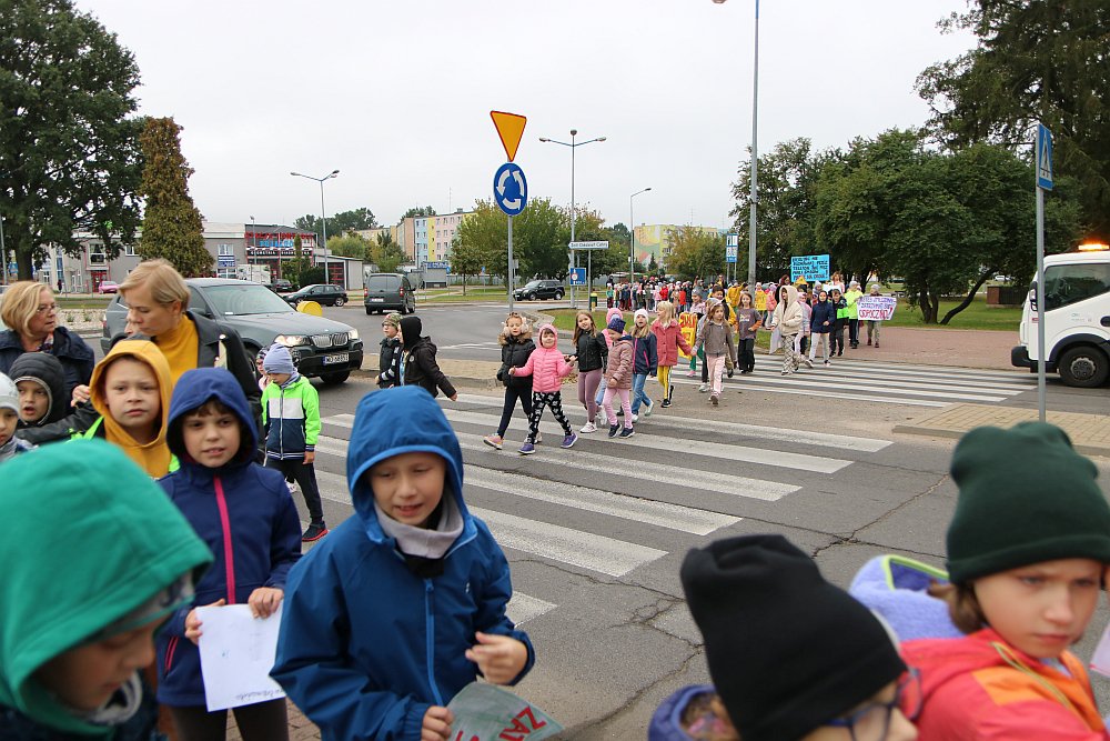 Happening w SP 5. Akcja EDWARD [20.09.2022] - zdjęcie #13 - eOstroleka.pl