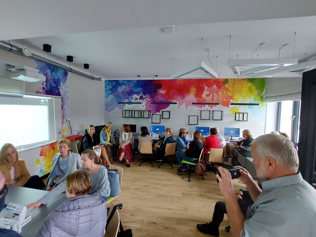 Szkolenie nauczycieli w Multicentrum [20.09.2022] - zdjęcie #3 - eOstroleka.pl