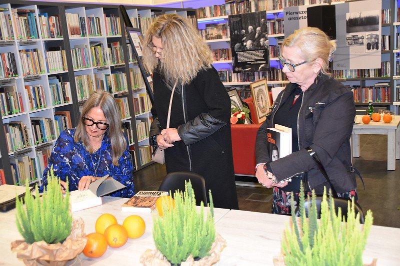 Agata Tuszyńska z wizytą w Kadzidle [21.09.2022] - zdjęcie #8 - eOstroleka.pl