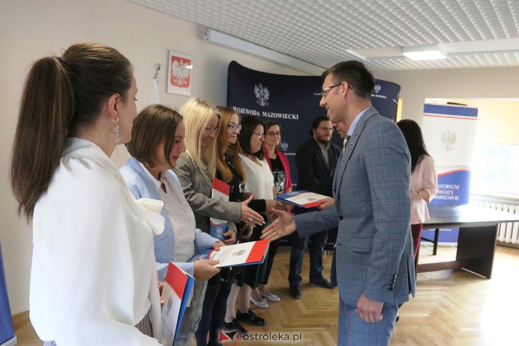 Wręczenie nominacji nauczycielom dyplomowanym [21.09.2022] - zdjęcie #33 - eOstroleka.pl