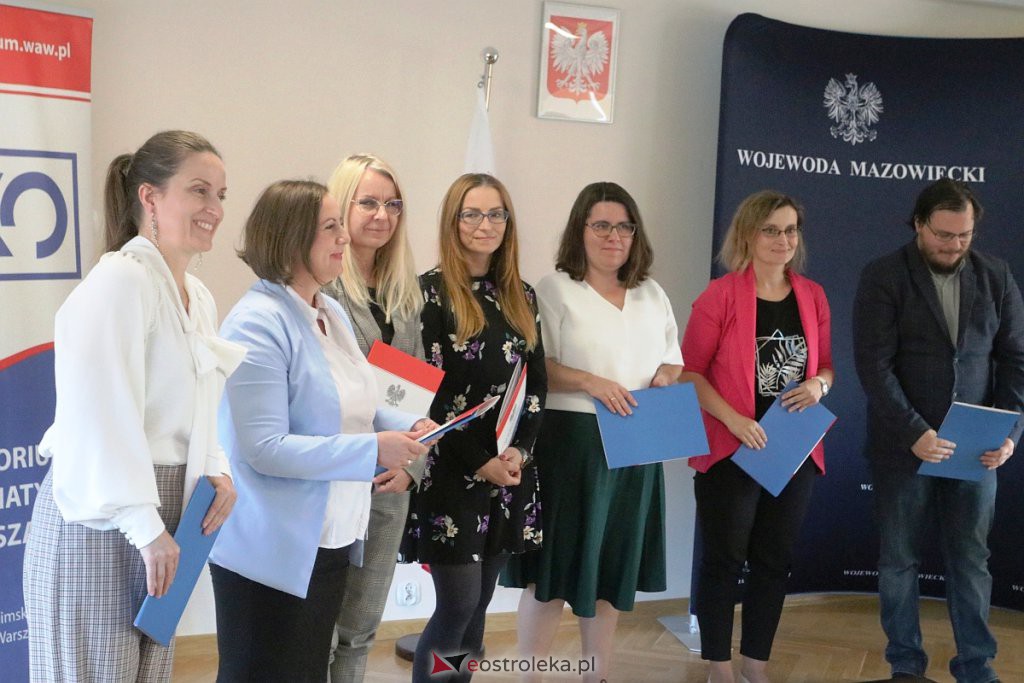Wręczenie nominacji nauczycielom dyplomowanym [21.09.2022] - zdjęcie #34 - eOstroleka.pl