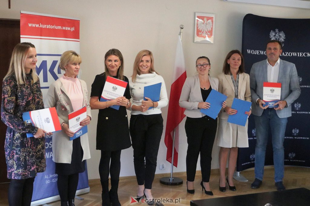 Wręczenie nominacji nauczycielom dyplomowanym [21.09.2022] - zdjęcie #52 - eOstroleka.pl