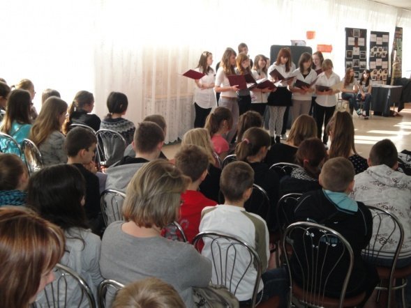 Dzień promocji i talentu w Gimnazjum nr 1 (21.03.2011) - zdjęcie #5 - eOstroleka.pl