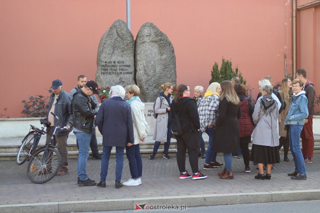 Śladami bitwy pod Ostrołęką. Fani historii wyruszyli na kolejny spacer z Fundacją Splot Pamięci [24.09.2022] - zdjęcie #14 - eOstroleka.pl