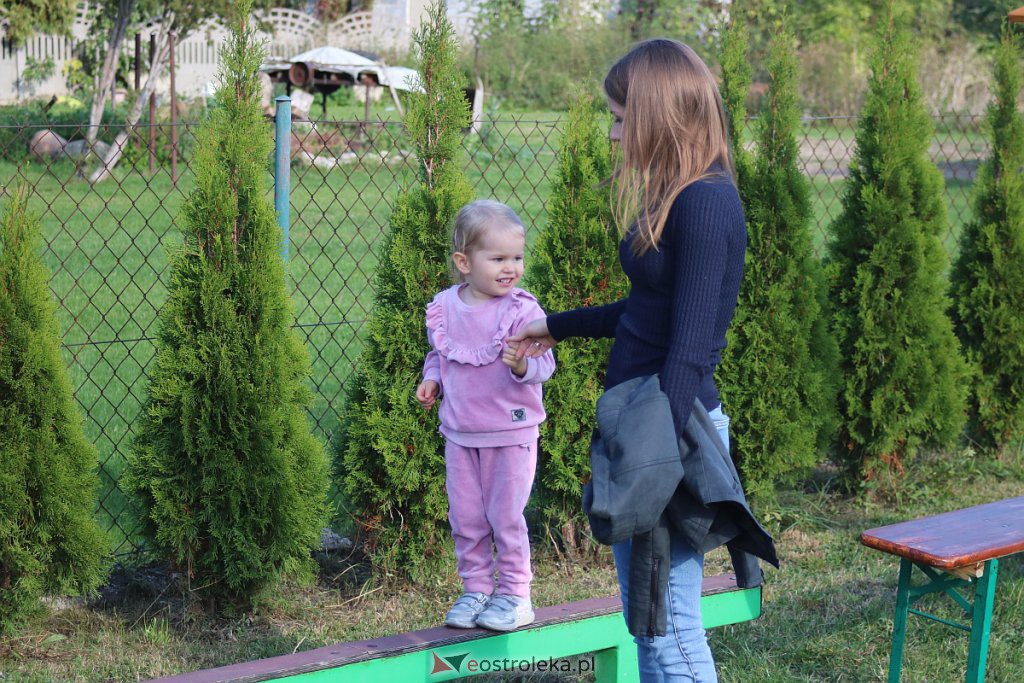 Rodzinny piknik w Daniszewie. Moc nietuzinkowej zabawy przy pięknej jesiennej pogodzie [24.09.2022] - zdjęcie #60 - eOstroleka.pl