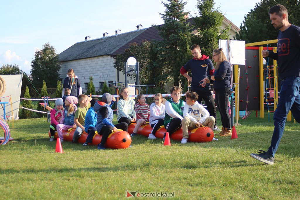 Rodzinny piknik w Daniszewie. Moc nietuzinkowej zabawy przy pięknej jesiennej pogodzie [24.09.2022] - zdjęcie #99 - eOstroleka.pl