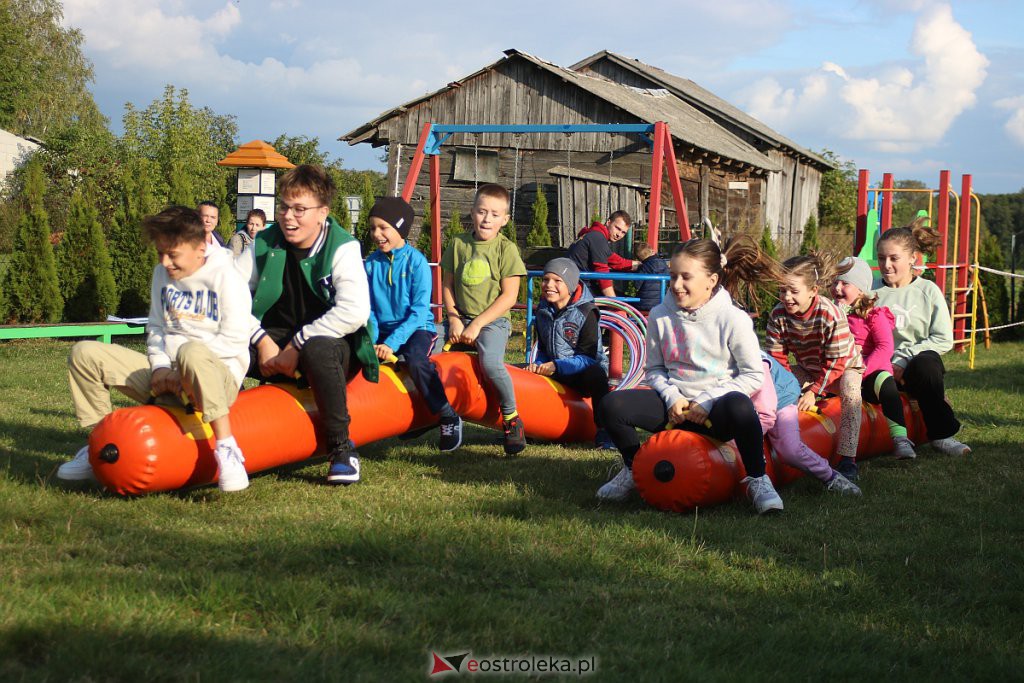 Rodzinny piknik w Daniszewie. Moc nietuzinkowej zabawy przy pięknej jesiennej pogodzie [24.09.2022] - zdjęcie #8 - eOstroleka.pl